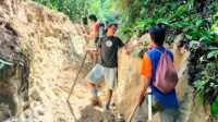 Tekad Warga Rampi Ingin Gabung ke Sulteng, Gotong Royong Perbaiki Jalan Rampi-Bada